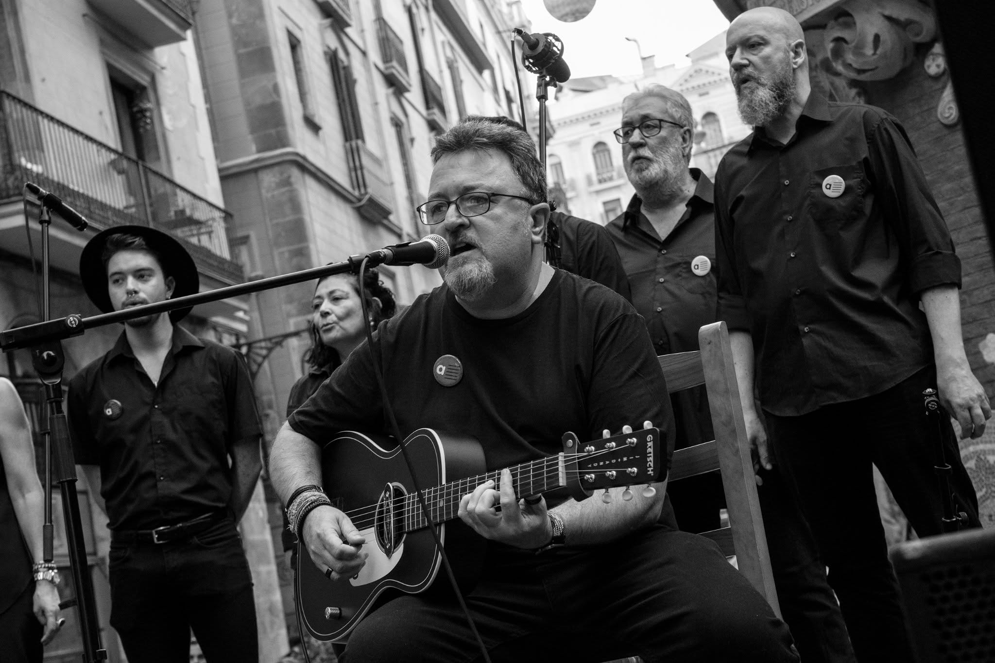 Actuació musical en grup al carrer
